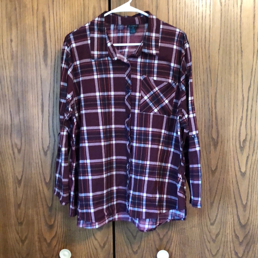 Maroon button up with cropped sleeves!